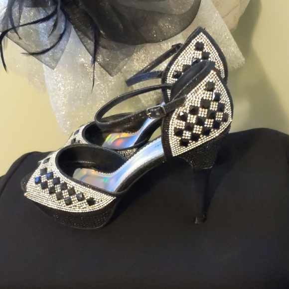 Shoes - Picture 2 of 3